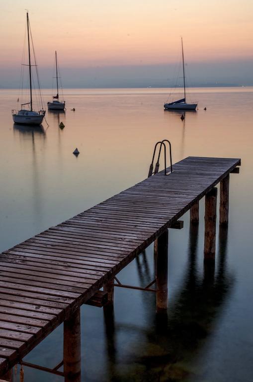 Ostello Meet Gardalake Hostel Peschiera del Garda Exterior photo