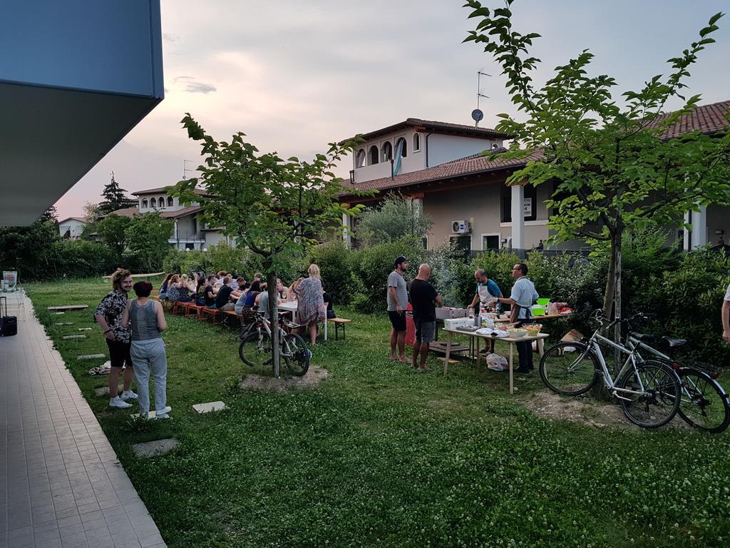 Ostello Meet Gardalake Hostel Peschiera del Garda Exterior photo